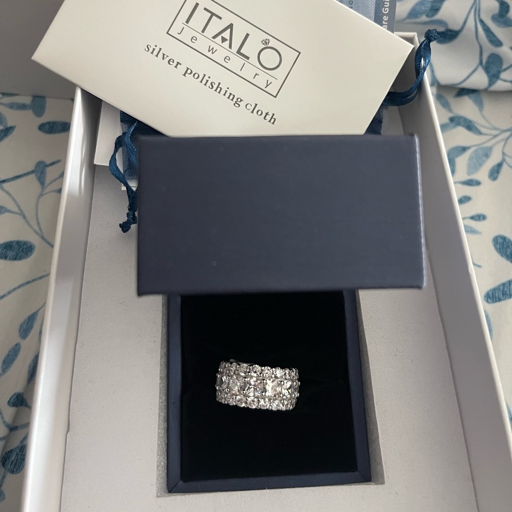 Beautiful ring size 7.5 - Picture 3 of 5